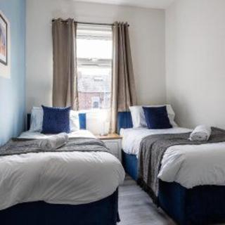 Darlington - House - Central Location - Sleeps 6 - 8