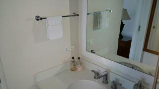 Comfy stay at low cost - Shared pool - Gated 24hrs security - 20mins from Ocho Rios - 2