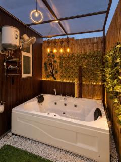 Bamboo Bliss Private Jacuzzi Stay - 9