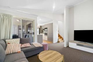 Fully airconditioned, pet friendly, 5mins to beach - 1