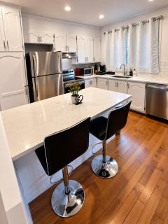 Laval Modern Home Stylish And Spacious Stay - 8