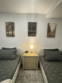 Laval Modern Home Stylish And Spacious Stay - 4
