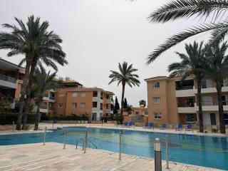 Iris Village Renovated 2BR Pool Apt Kato Paphos - 7