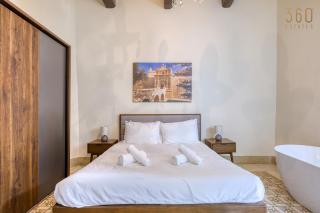 Birkirkara Character House with Courtyard and indoor pool - 8