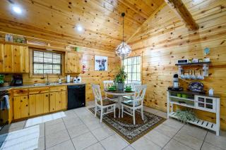 Kickin' Back - Secluded Cabin - 2