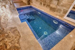 Birkirkara Character House with Courtyard and indoor pool - 0
