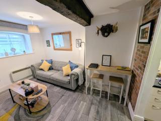 Cosy Riverside Apartment - Woodsmill Quay FREE PARKING - 2