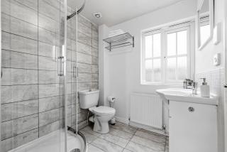 House Sleeps 9 with Enclosed Garden - 2