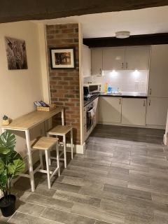 Cosy Riverside Apartment - Woodsmill Quay FREE PARKING - 4