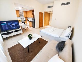 Cozy Studio in Discovery Gardens - 7