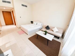 Cozy Studio in Discovery Gardens - 5