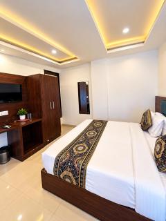 Hotel Royal Tark Plaza Near IGI Airport Delhi - 7