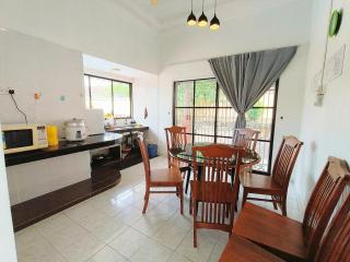 Afamosa Bungalow House 1236 - 9