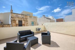 Sliema House with Roof Terrace and Maltese Balcony - 4