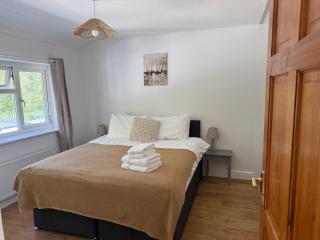 Family Stays, 3BR Near Cambridge, Sleeps 5 - 7