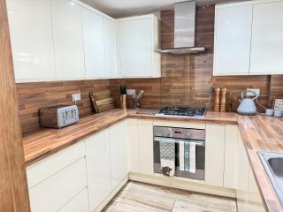 Family Stays, 3BR Near Cambridge, Sleeps 5 - 4
