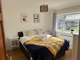 Family Stays, 3BR Near Cambridge, Sleeps 5 - 3