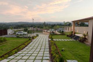 ELIVAAS Signature Kasa Alsigarh 2 BHK Hill-View Villa With Private Pool, Landscaped Lawn & Library - 4