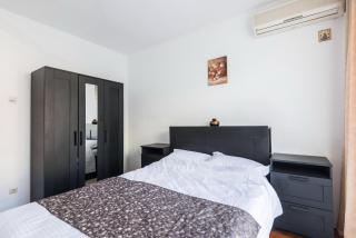 Central Bucharest Classic Apartment - 1