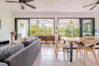 Bonita Village Beachfront Apt with Pool & Balcony - 9