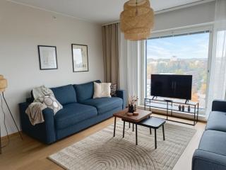 City Center 2BR | Hot Tub, Sauna & Lake Views - 0