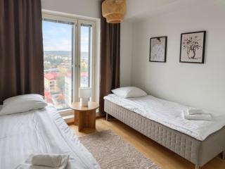 City Center 2BR | Hot Tub, Sauna & Lake Views - 6
