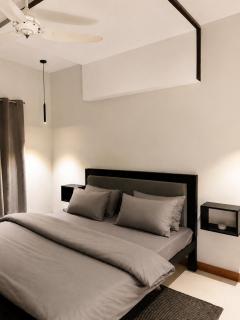 Celeste Boutique Rooms - 3 Mins from LUMS DHA Phase 5 - 7