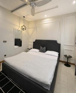 Celeste Boutique Rooms - 3 Mins from LUMS DHA Phase 5 - 2