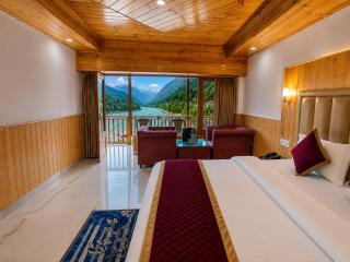 Himalayan River Resort, Manali #riverside #big private parking #scenic river & mountain view #open cafe #spacious room #big garden with campfire - 1