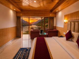 Himalayan River Resort, Manali #riverside #big private parking #scenic river & mountain view #open cafe #spacious room #big garden with campfire - 7