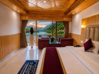 Himalayan River Resort, Manali #riverside #big private parking #scenic river & mountain view #open cafe #spacious room #big garden with campfire - 5