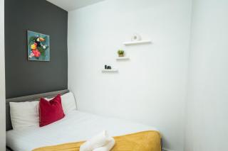 Haywra Apartment LT By Furnished Accommodation - Central Location - Rare FREE PARKING - Family Relocation - Business Stays - 7