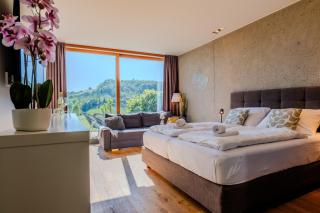 Vineyard View Retreat - Terrace, Pool & Sauna - 0