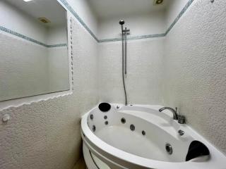 Central Kyiv Apartment near Olimpiiska & Palace of Sports - 8