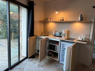 Neuf , Suite avec kitchenette dans bergerie moderne vue mer et montagne - 2