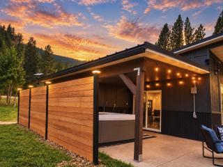 Luxury Riverfront Retreat on Montanas Iconic Blackfoot River with Hot Tub - 2