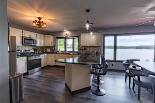 Lewiston 6 Bedroom Lakefront with Beach Retreat - 2
