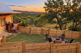 RUSTIC BLUEBONNET CABIN With VIEW BY HIDDEN FALL PARK - 1