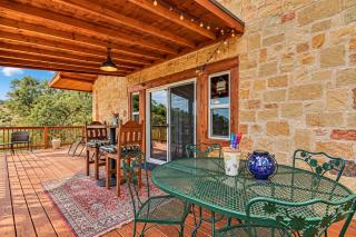 RUSTIC BLUEBONNET CABIN With VIEW BY HIDDEN FALL PARK - 2