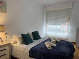 Oviedo 2BR Flat by HUCA Hospital Sleeps 3 - 9