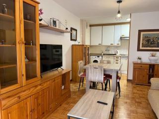 Oviedo 2BR Flat by HUCA Hospital Sleeps 3 - 5