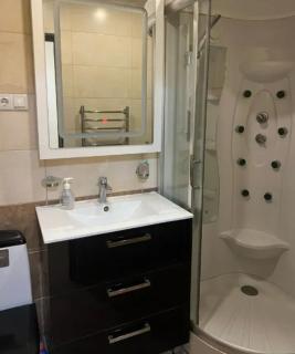 Cozy 1BR Apartment in Yerevan City Center - 3