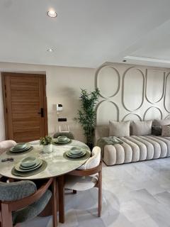 Stylish 1BR California Pool View - 6