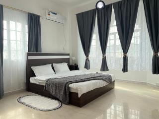 AAA Home Stay - 1