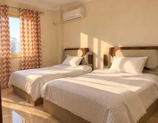 Charming 3BR Apt with amazing garden view & fast wifi - 1
