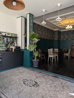 Great Art Nouveau room with parking - 9