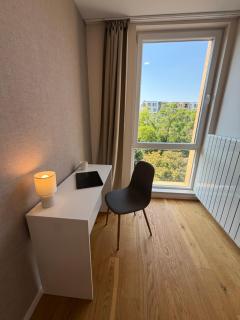 Zurich Spacious 2BDR w Paid parking, WorkDesk and WiFi - 5