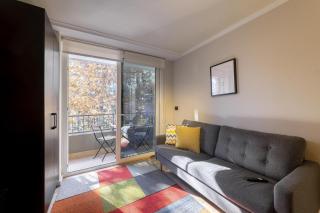 City escape in the center of Providencia - 1