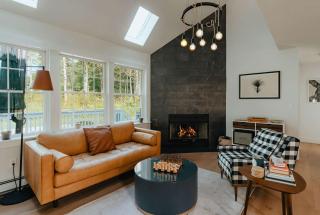 Clancy House - Cedar Hot Tub Sleeps 10 - 9