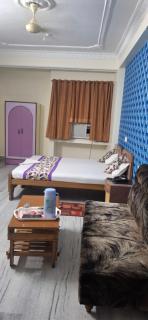 Hotel Utsav Deluxe - 8